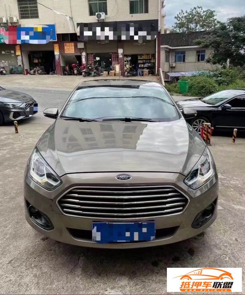 17年福特福睿斯轎車 