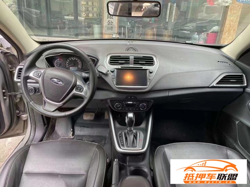  17年福特福睿斯轎車 