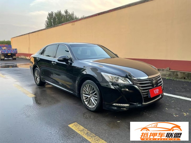  16年豐田皇冠轎車 