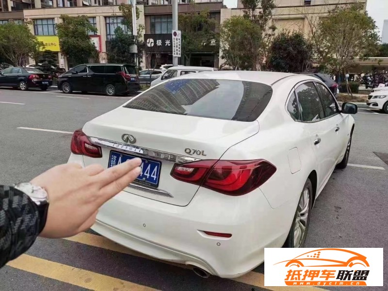  18年英菲尼迪Q70轎車 