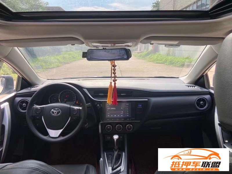  18年豐田雷凌轎車 