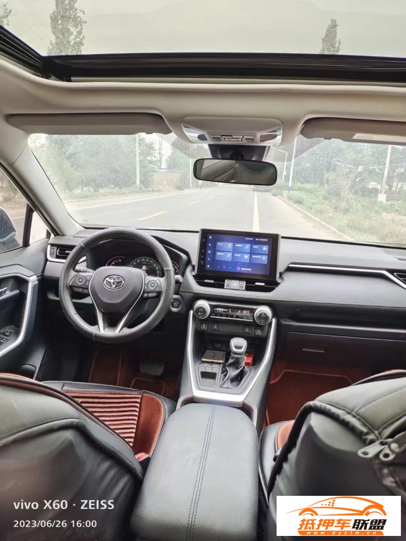  23年豐田RAV4轎車 