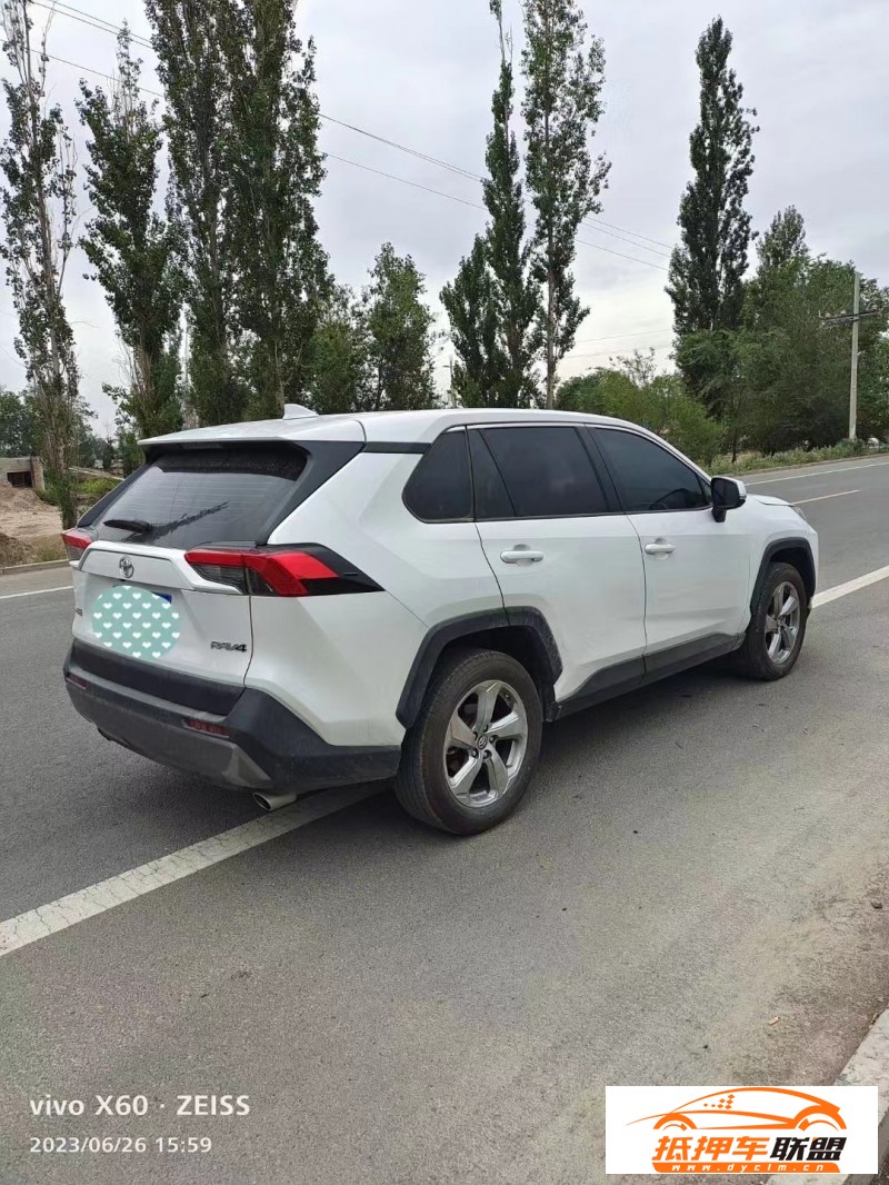  23年豐田RAV4轎車 