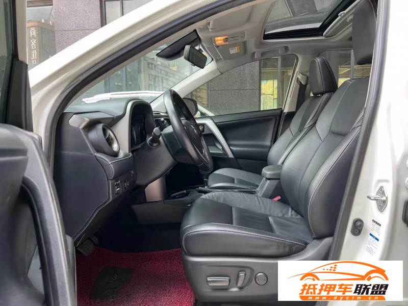 19年豐田RAV4轎車 