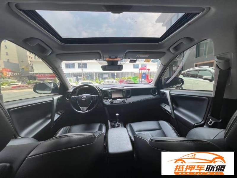  19年豐田RAV4轎車 