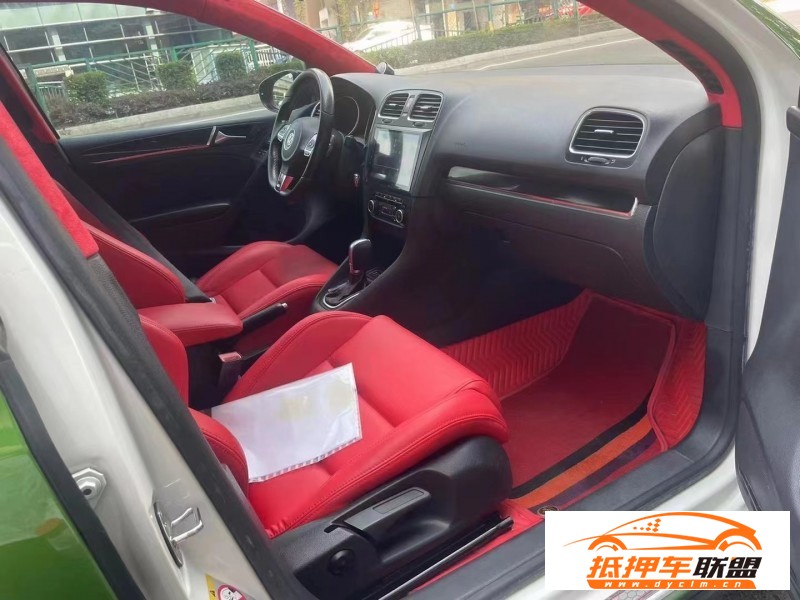  12年大眾高爾夫轎車 