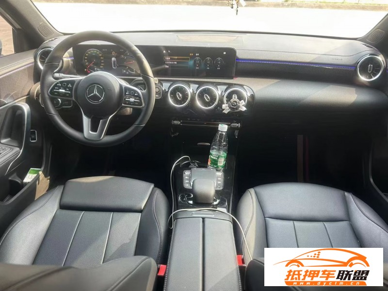  22年奔馳A轎車 