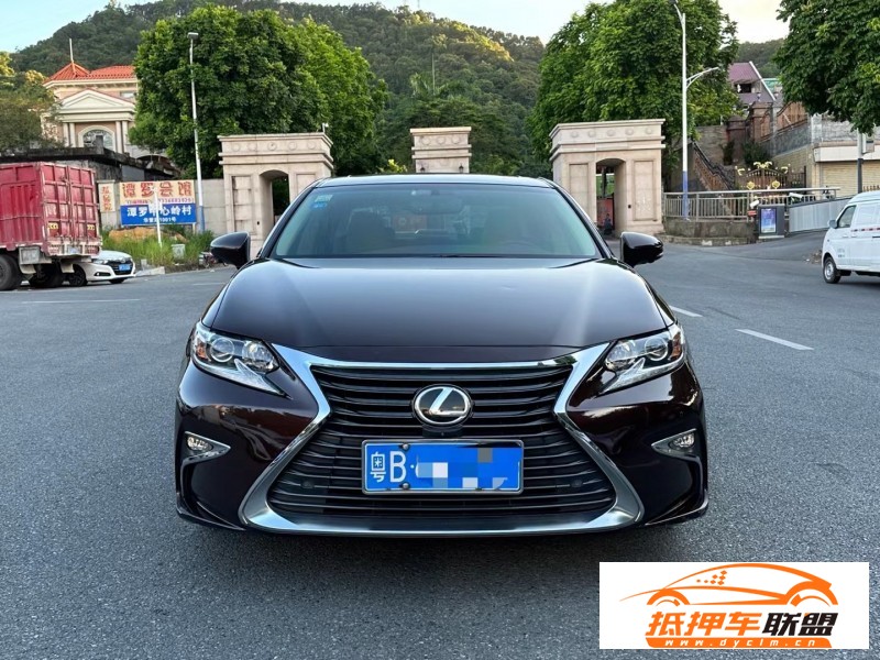  16年雷克薩斯ES轎車 