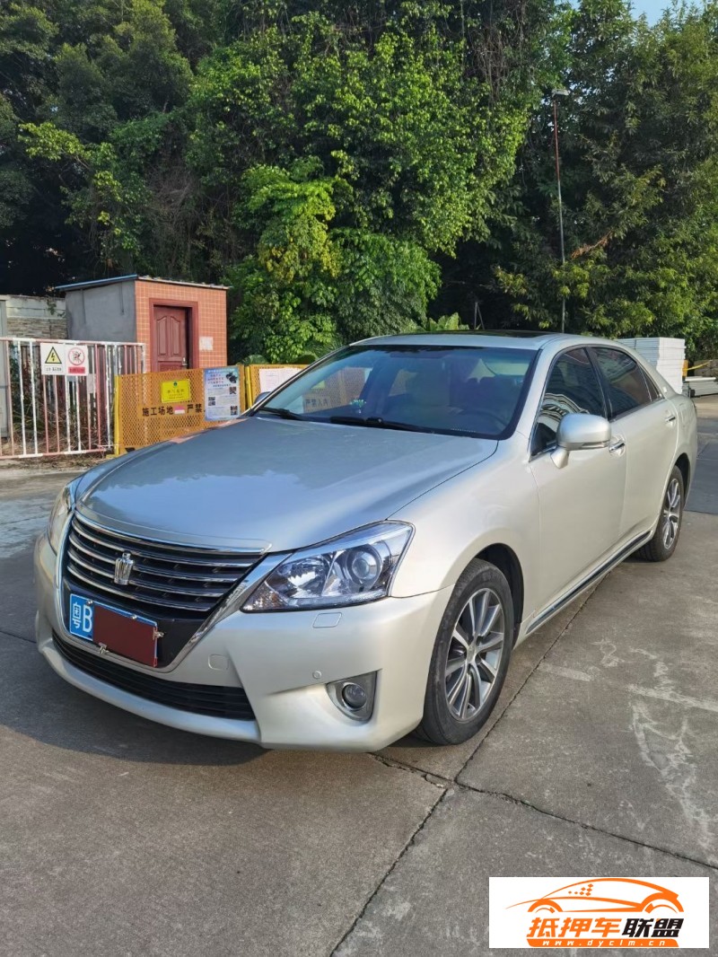  13年豐田皇冠轎車 