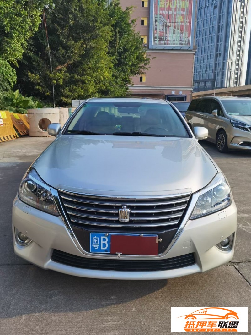  13年豐田皇冠轎車 