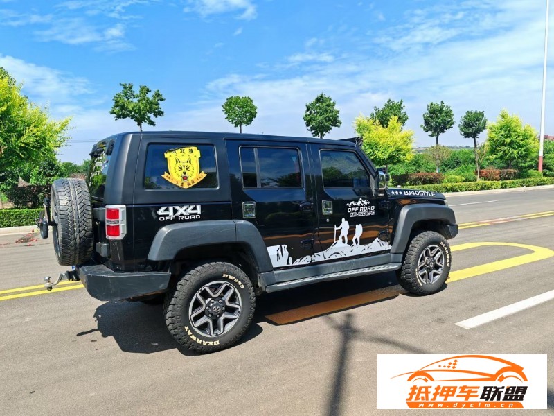  17年北京BJ40轎車 