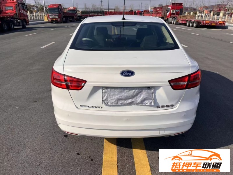 17年福特福睿斯轎車 
