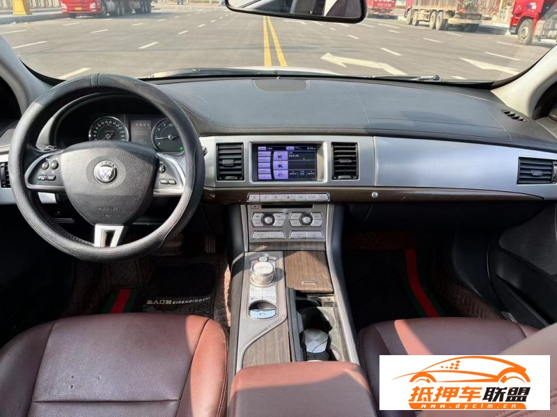  13年捷豹XF轎車 
