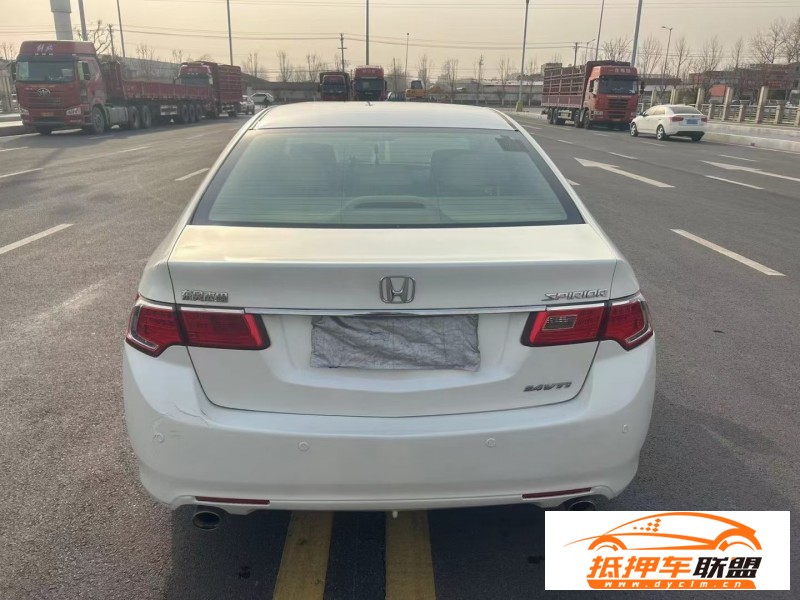  13年本田思鉑睿轎車 