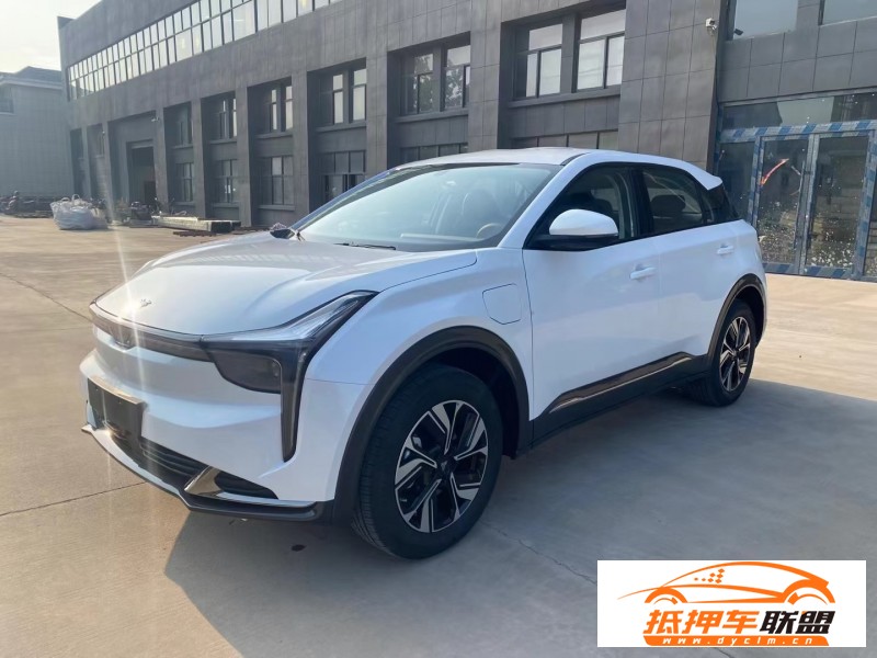  23年哪吒u-ll400轎車 