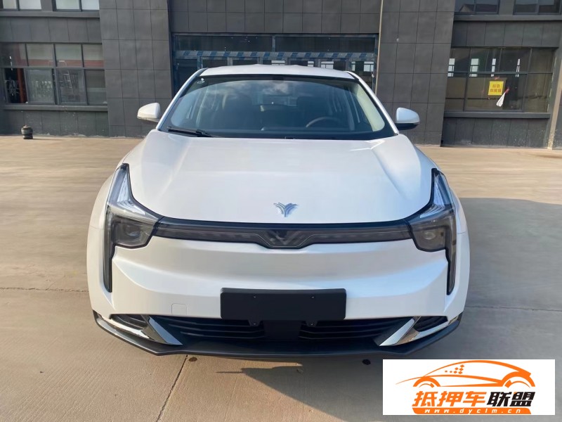 23年哪吒u-ll400轎車 
