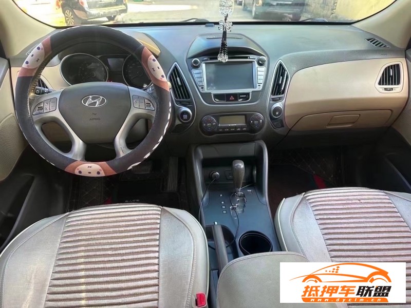  12年現(xiàn)代ix35轎車 