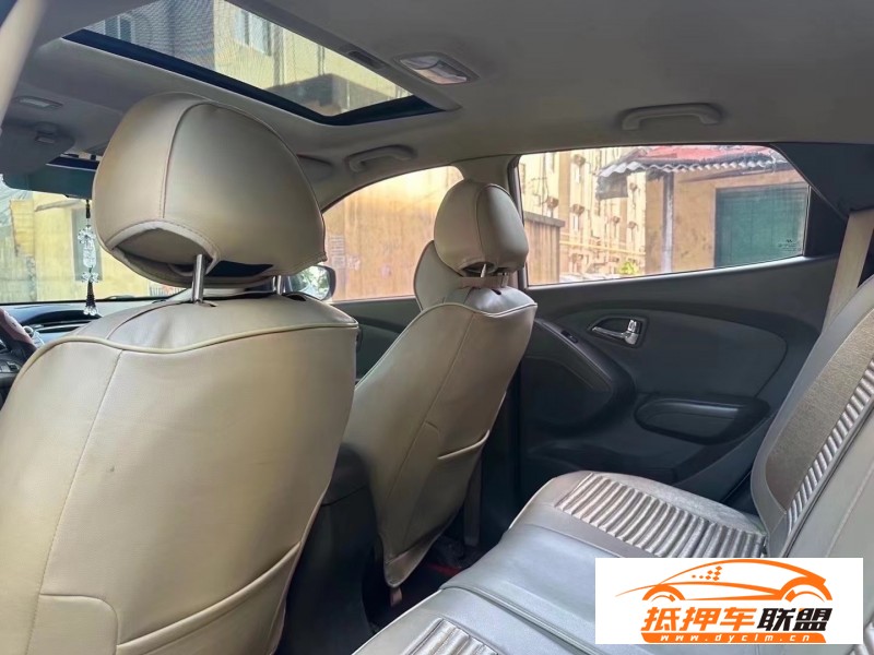  12年現(xiàn)代ix35轎車 