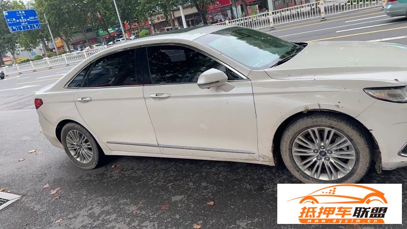  18年福特金牛座轎車 
