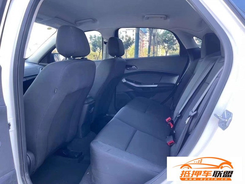  20年福特福睿斯轎車 