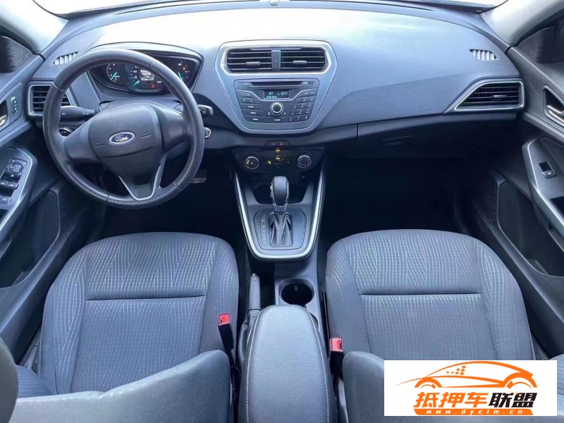  20年福特福睿斯轎車 