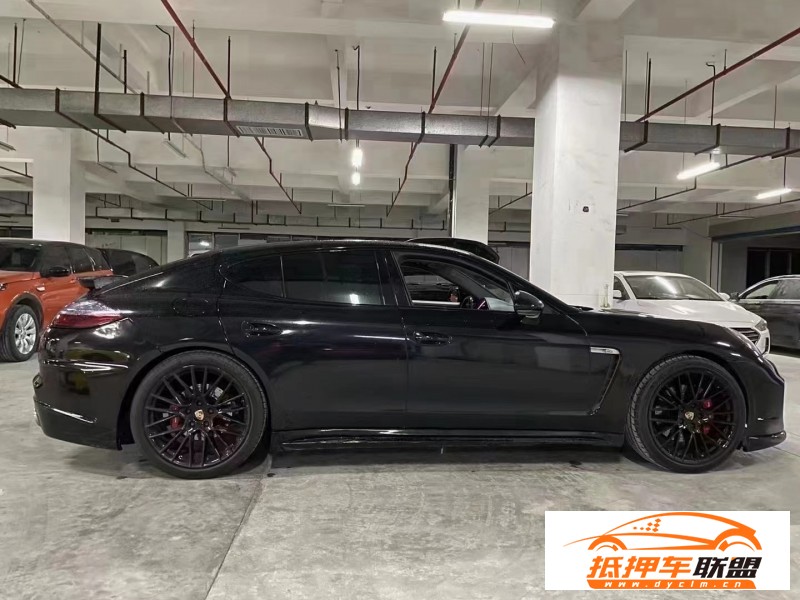  13年保時捷帕納梅拉轎車 