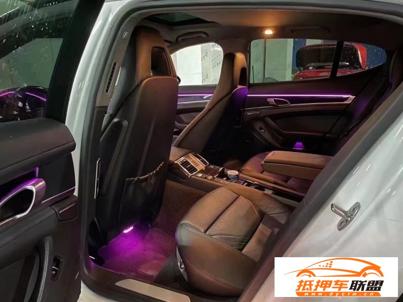  13年保時捷帕納梅拉轎車 