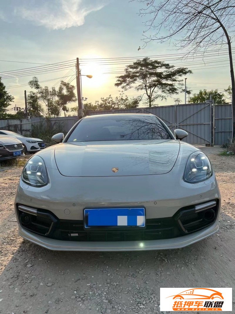  18年保時捷帕納梅拉轎車 