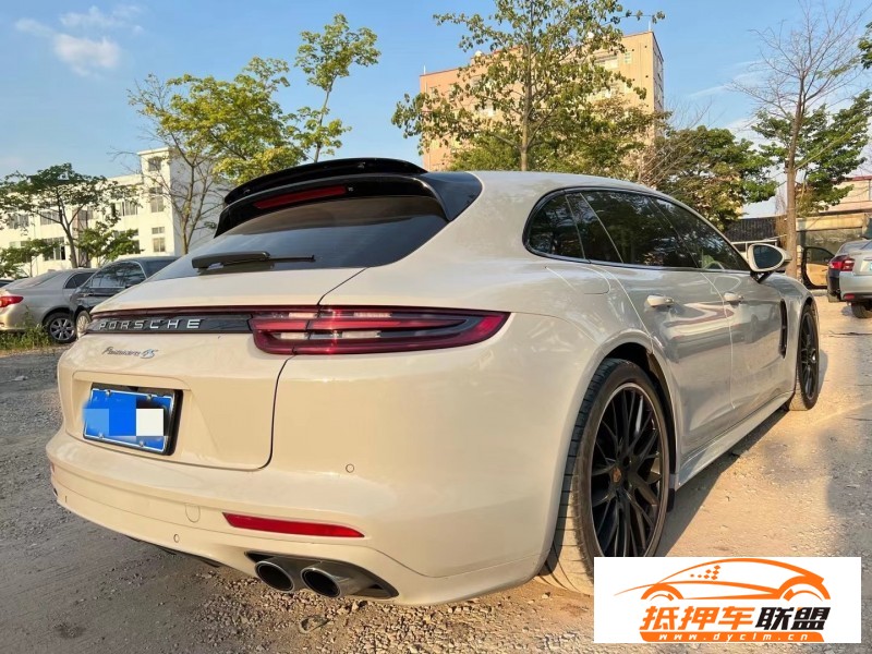  18年保時捷帕納梅拉轎車 
