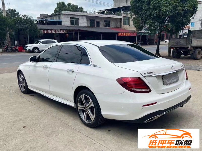  18年奔馳E轎車 