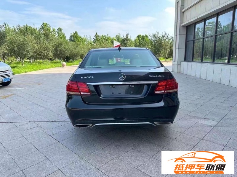  11年奔馳E轎車 