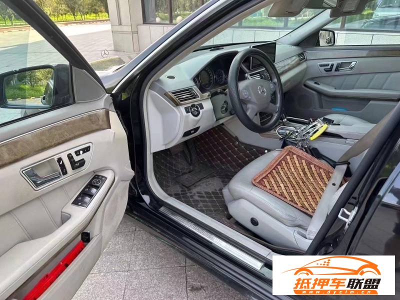  11年奔馳E轎車 