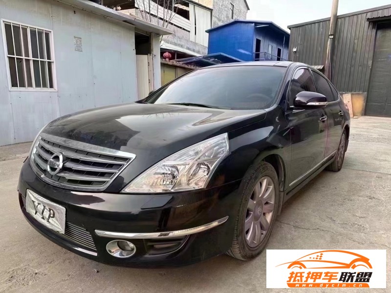  10年日產(chǎn)天籟轎車 