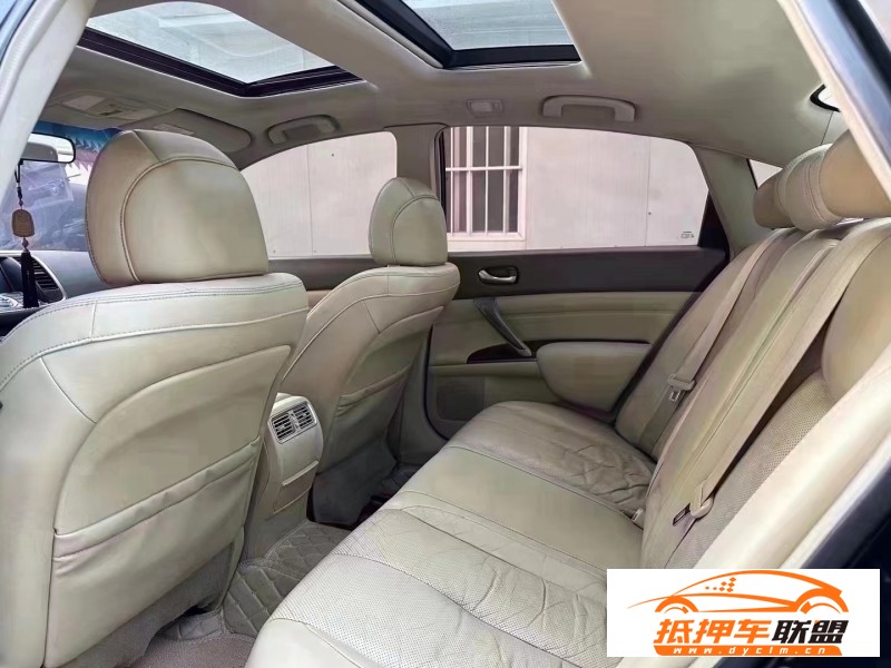  10年日產(chǎn)天籟轎車 
