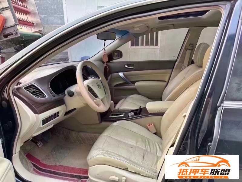  10年日產(chǎn)天籟轎車 