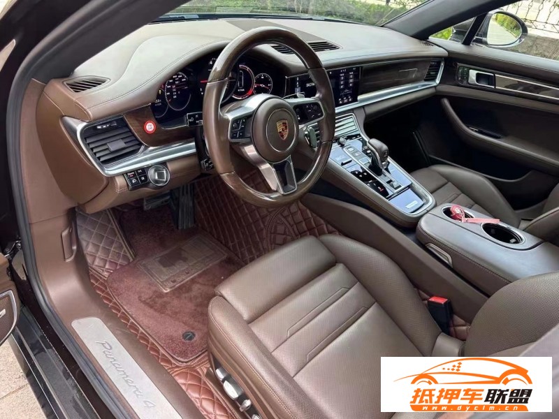  20年保時(shí)捷帕納梅拉轎車(chē) 