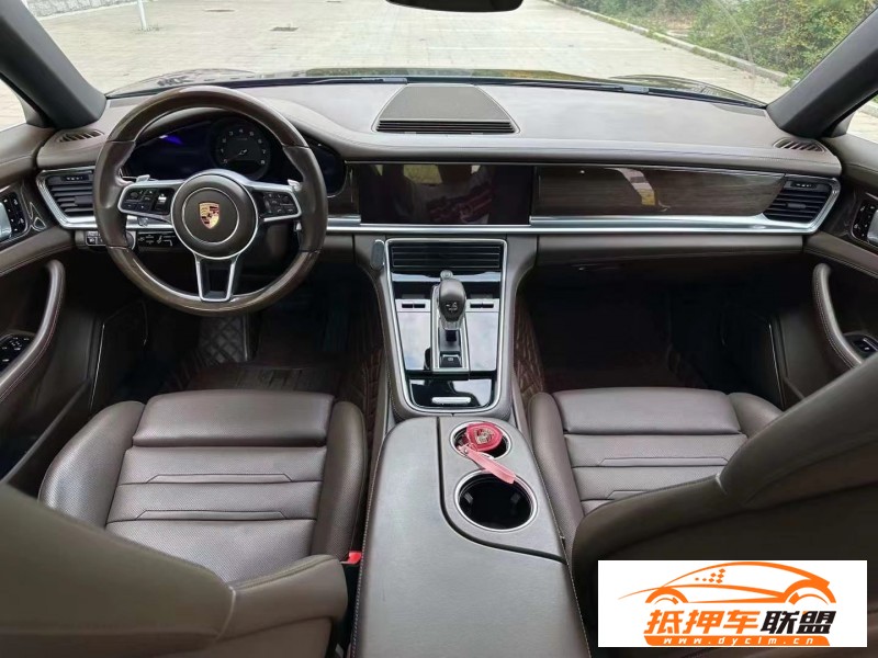  20年保時(shí)捷帕納梅拉轎車(chē) 