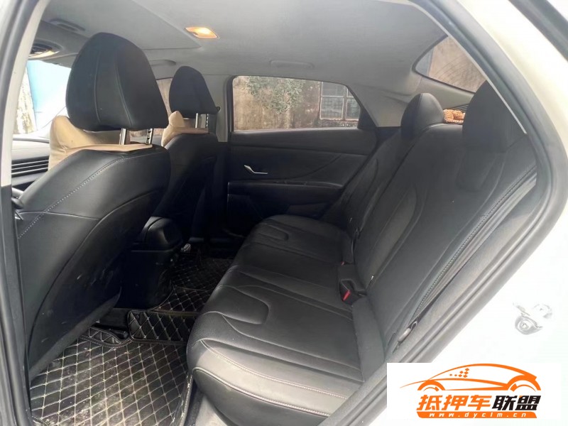  22年現(xiàn)代伊蘭特轎車 
