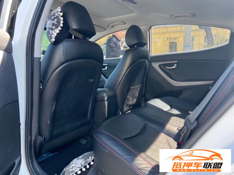  17年現(xiàn)代朗動(dòng)轎車 