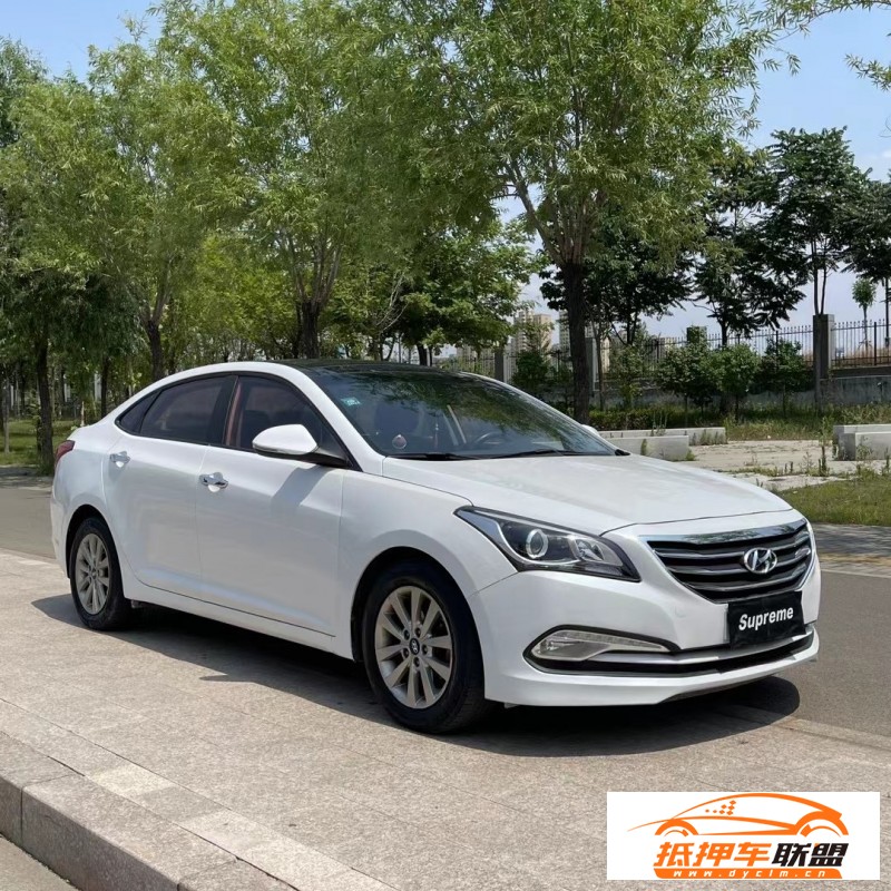  14年現(xiàn)代名圖轎車 