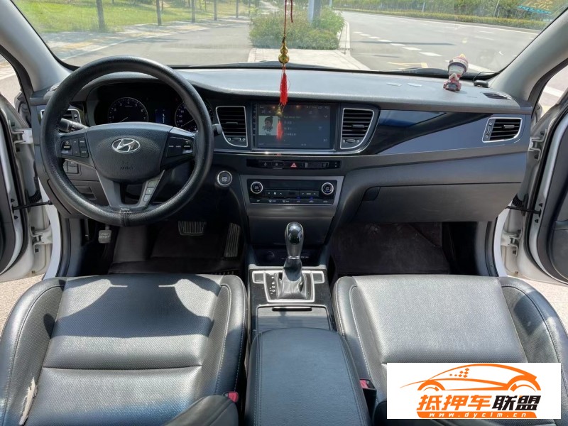  14年現(xiàn)代名圖轎車 