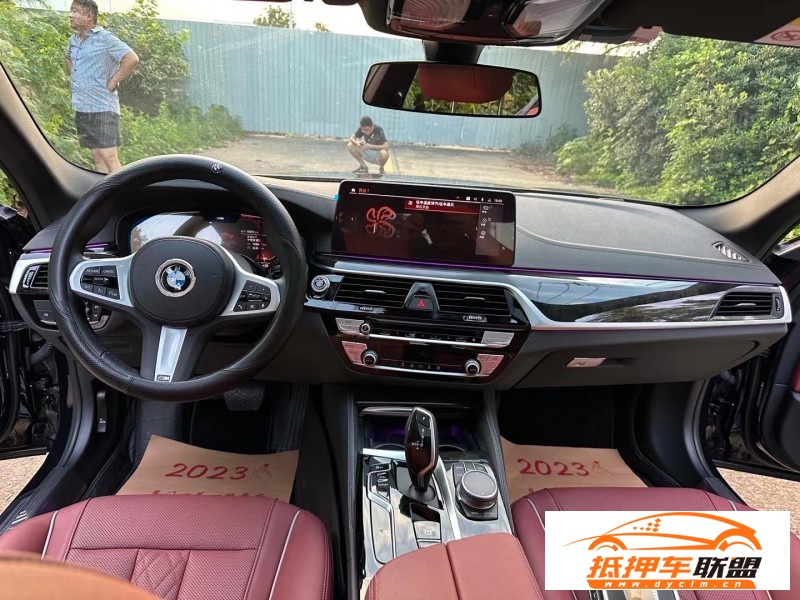  22年寶馬5系轎車 