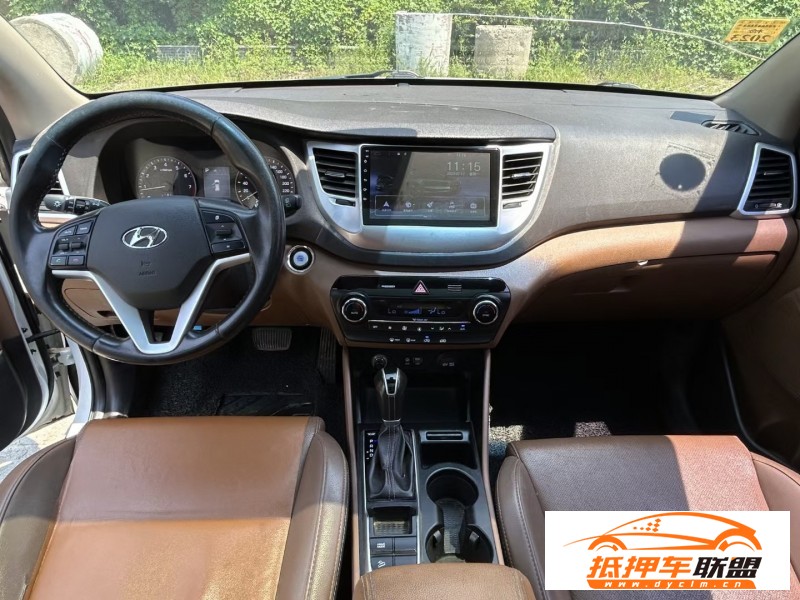  17年現(xiàn)代途勝轎車 