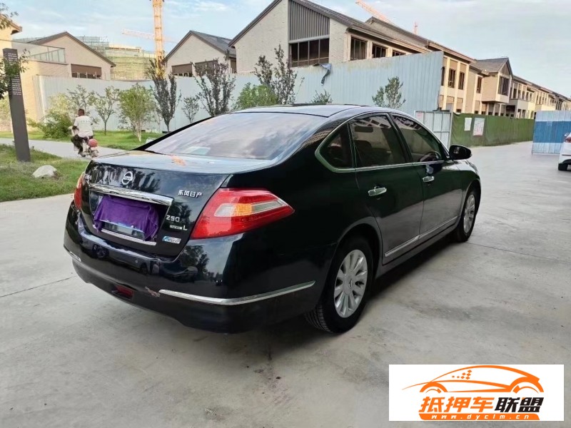  10年日產(chǎn)天籟轎車 