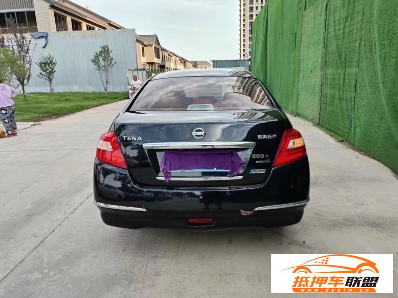  10年日產(chǎn)天籟轎車 