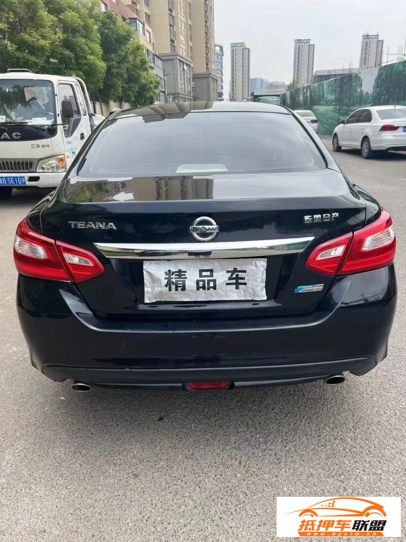  17年日產(chǎn)天籟轎車 