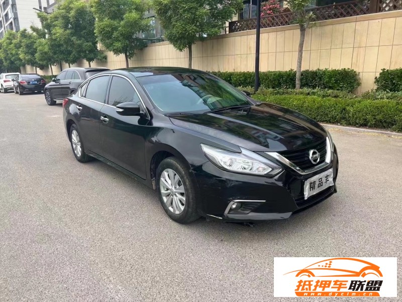  17年日產(chǎn)天籟轎車 