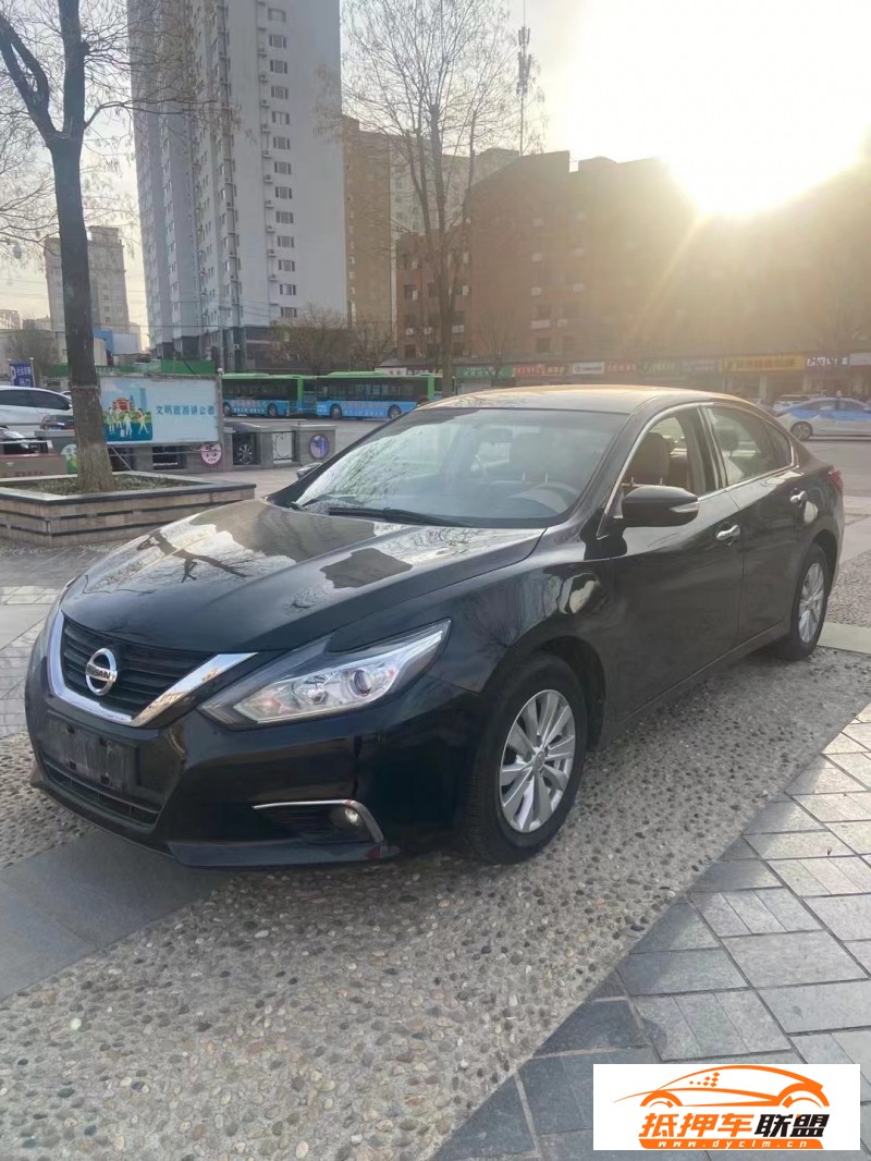  17年日產(chǎn)天籟轎車 