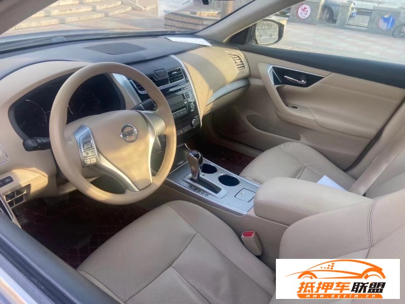  17年日產(chǎn)天籟轎車 