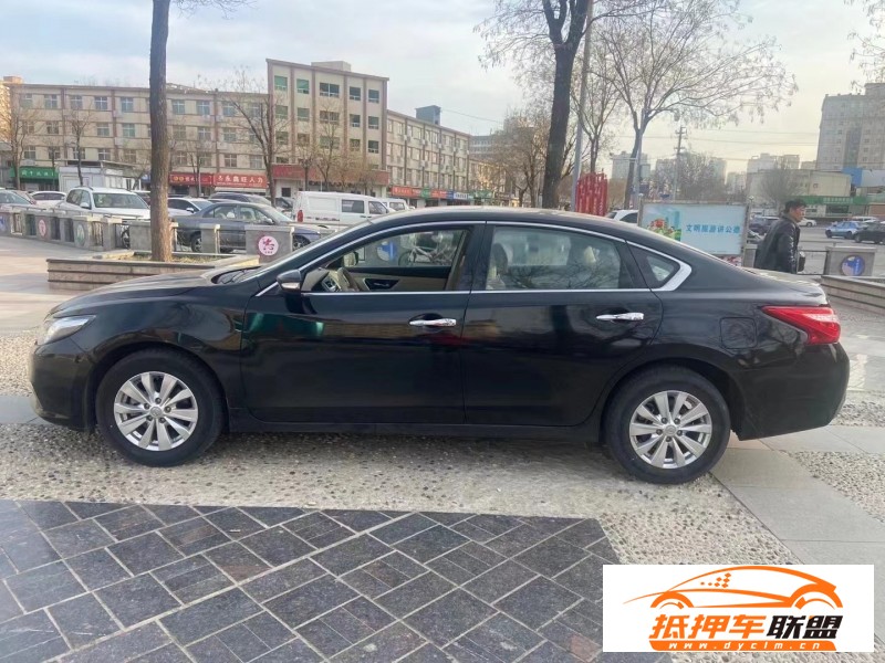  17年日產(chǎn)天籟轎車 